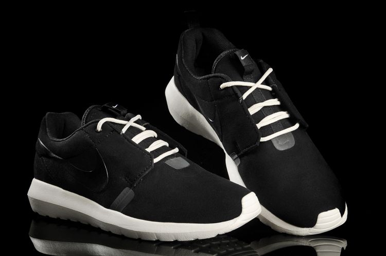 NIKE ROSHERUN NM 3M fur blanc noir nouvelles chaussures (1)